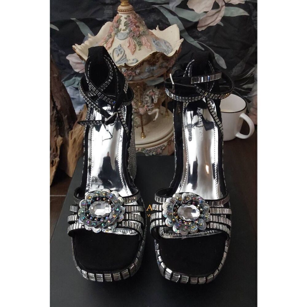 BNIB~AZALEA WANG Rosalia Black & Silver Platform Sparkle Wedge Heel Sandals Sz 1